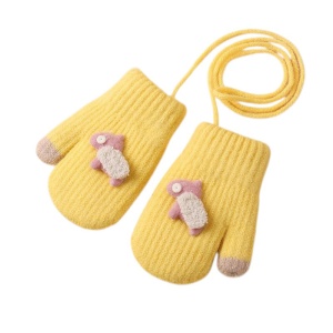 Manusi copii, model cu un singur degetel si snur, manseta elastica, accesorizate cu figurine vesele, tematica happy winter, unisex, marime 1 – 3 ani, galbene