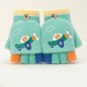 Manusi pentru copii, model cu degetele descoperite si capac decapotabil, prindere cu nasturel, accesorizate cu ursulet si avion, tematica born to fly, unisex, marime 3 – 5 ani, verzi - Img 2