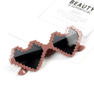 Ochelari de soare pentru copii, unisex, design in forma de inima, model pixel cool, marime universala, maro inchis - Img 2