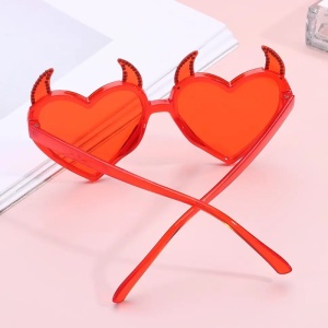 Ochelari de soare pentru femei, model inimioara cu cornite, tematica fashion little devil, marime universala, rosu aprins - Img 3