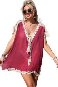 Pareo tip rochie pentru plaja sau strada, decolteu in V reglabil cu ciucurei, broderie pe margini si ciucurei la umeri, rosu bordeaux