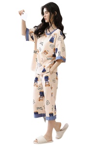 Pijama dama, set 2 piese, bluza maneca scurta cu dublura la piept si pantaloni trei sferturi, model cu ursuleti, tematica happy bear, bej cu albastru