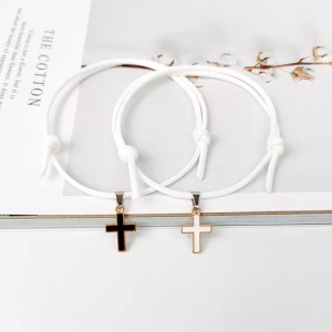 Set bratari cuplu, tip sfoara, cu accesoriu cruce, reglabile, albe - Img 2