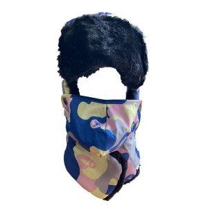 Set caciula pentru iarna impermeabila imblanita si masca, foarte calduroase, camuflaj albastru cu galben si roz