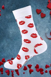 Soseste cute, model peste glezna, cu imprimeu grafic buze, tematica love socks, marime 36-42, unisex, albe deschis - Img 2