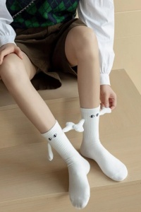 Soseste unisex, model haios accesorizat cu manute cu magnet, tematica let’s be friend, marime 38 – 42, albe - Img 2