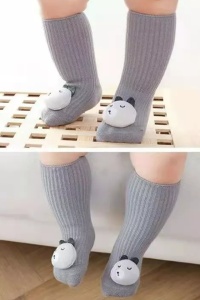 Sosete copii, calduroase, antiderapante, accesorizate, gri inchis cu ursulet mofturos - Img 2