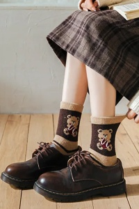 Sosete dama, model calduros cu imprimeu grafic, tematica fashion winter, marime 38 – 42, maro inchis - Img 4