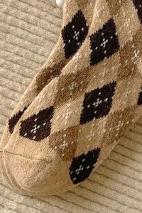 Sosete dama, model calduros cu imprimeu grafic, tematica fashion winter, marime 38 – 42, coffee - Img 4