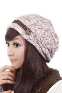 Caciula dama, model accesorizat cu detaliu impletit, tematica city style, marime universala, maro deschis