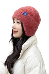 Caciula dama, model clasic minimalist, calduroasa, cu protectie pentru urechi, tematica lovely winter, marime universala, rosu caramiziu
