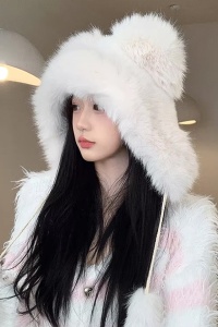 Caciula dama, model pufos cu urechiuse, prindere reglabila cu pom pom, tematica cute winter, marime universala, alba - Img 3