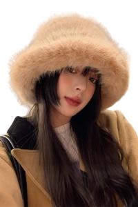 Caciula dama, model tip palarie pufoasa, usor reglabila in interior, tematica warm winter hat, marime universala, maro deschis