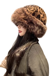Caciula dama, model voluminos indraznet, imprimeu animal print, tematica cozy and warm, marime universala, maro