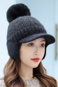 Caciula dama, set doua piese, model pom pom cu acoperitori pentru urechi si cozoroc curbat, cu fular tip guler asortat, tematica fashion winter, marime universala, neagra - Img 4
