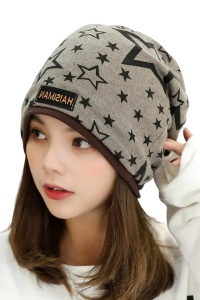 Caciula dama tip bandana, model cool cu stelute dublat la interior, despicatura la ambele parti, tematica urban style, marime universala, maro