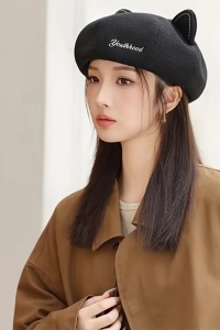 Caciula dama, tip bereta, accesorizata cu urechiuse de pisica jucausa, model cute si elegant, tematica effortlessly chic, marime universala, neagra - Img 3