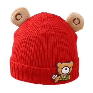 Caciula pentru copii, accesorizata cu urechiuse de ursulet, model minimalist, captuseala delicata, tematica little bear, 3 luni – 3 ani, rosie