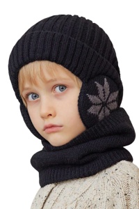 Caciula pentru copii, set doua piese, model cu acoperitori pentru urechi, fular asortat, tematica happy winter, 3 - 9 ani, neagra