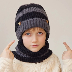 Caciula pentru copii, set doua piese, model cu prelungire peste urechi, accesorii delicate, fular asortat, tematica little funny guy, 3 - 9 ani, gri cu negru - Img 2