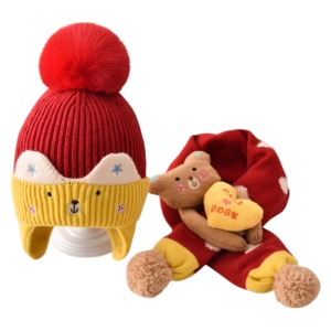 Caciula pentru copii, set doua piese, model foarte haios si vesel cu pompom si fular asortat, tematica bucuria copilariei, 1 - 6 ani, rosu