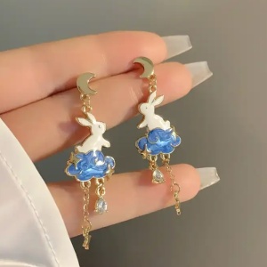 Cercei dama, model cu iepurasi pe nori pufosi, accesorizati cu stelute si cristale, tematica sweet dream fairytale, albastru cu alb - Img 4