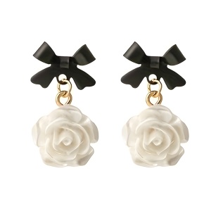 Cercei dama, model elegant cu floricele, accesorizati cu fundite, tematica beautiful nature, albi cu negru