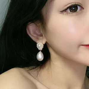 Cercei dama, model elegant cu margele, tematica roiala, aurii - Img 4