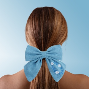 Clama de par, model school memories accesorizat cu funda supradimensionata, detaliu brodat cu elemente delicate florale, albastra - Img 2