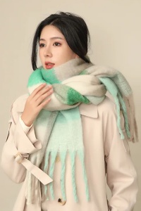Fular dama, model gros si calduros, moale la atingere, tematica fashion winter, marime universala, verde deschis - Img 2