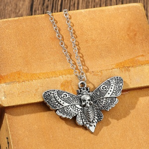 Lant cu pandantiv fluture de noapte, model gotic, tematica skull moth butterfly, unisex, argintiu, - Img 2