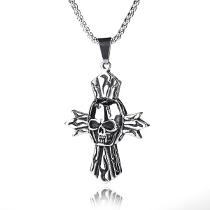 Lant unisex, pandantiv tip cruce cu capete ascutite, model cu cap de schelet, tematica underworld, argintiu,