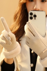 Manusi dama, model calduros, margine pufoasa, detalii de contrast chic, tematica cute and fluffy, marime universala, bej - Img 2