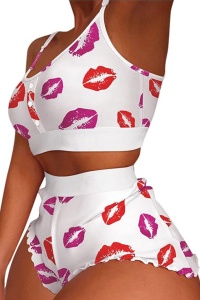Pijama sexy dama, set 2 piese, top tip bustiera si pantaloni scurti, model cu imprimeu grafic, buze pasionale, alb