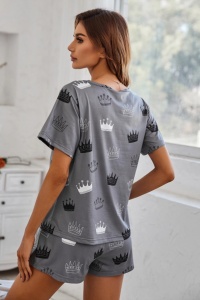 Pijama sexy dama, set 3 piese, bluza cu maneca scurta, pantaloni scurti si masca de dormit, model confortabil, tematica bow to the Queen, gri - Img 2