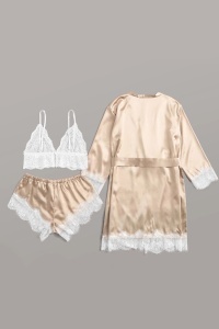 Set 3 piese, lenjerie tip pijama sexy, satin si dantela, halat, bustiera si pantalon scurt, auriu - Img 3
