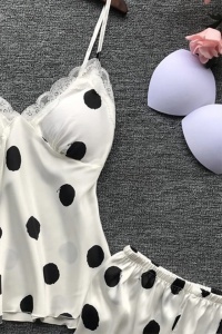 Set pijama, haine de stat in casa sexy, 2 piese, satin cu dantela, maieu si pantalon scurt alb cu buline negre - Img 2
