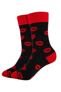 Soseste cute, model peste glezna, cu imprimeu grafic buze, tematica love socks, marime 36-42, unisex, negre cu rosu