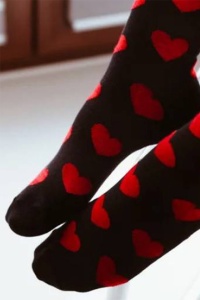 Soseste cute, model peste glezna, cu imprimeu grafic inimioare, tematica love socks, marime 36-42, unisex, negre - Img 3
