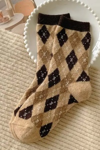 Sosete dama, model calduros cu imprimeu grafic, tematica fashion winter, marime 38 – 42, coffee - Img 2