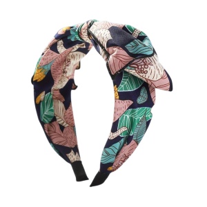 Bentita pentru par, model cu funda ampla, imprimeu delicat, tematica chic style, marime universala, neagra