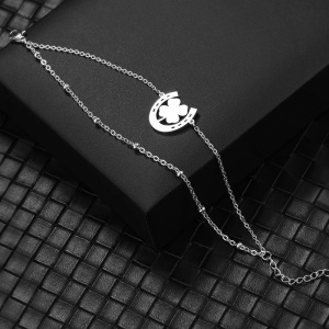 Bratara dama, dublata, model potcoava norocoasa, pandantiv trifoi cu patru foi, cu accesorii bilute, reglabila, argintie - Img 4