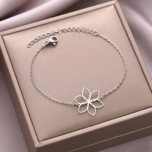 Bratara dama, model floral delicat, pandantiv floare, reglabila, argintie - Img 2