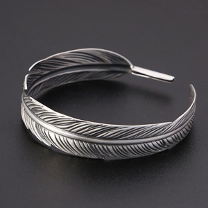 Bratara vintage, model pana delicata, tematica strong feather, unisex, argintie, - Img 3