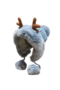 Caciula dama, accesorizata cu cornite de ren, decupaj la spate pentru par, model pom pom cu prindere sub barbie, tematica pretty cute for a deer, marime universala, albastra
