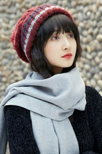 Caciula dama, model calduros cu pom pom, tematica cozy winter, marime universala, rosie - Img 4