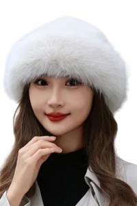 Caciula dama, model calduros elegant cu margine pufoasa, tematica winter lady, marime universala, alba