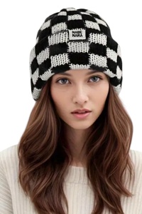 Caciula dama, model casual calduros, imprimeu abstract, tematica winter lady, marime universala, negru