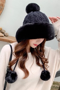 Caciula dama, model cu ciucurei lungi si decupaj la spate pentru par, tematica cute lady, marime universala, neagra - Img 3
