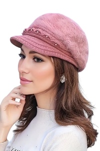 Caciula dama, model cu cozoroc si accesorii delicate, tip bereta calduroasa, tematica fashion winter, marime universala, roz inchis